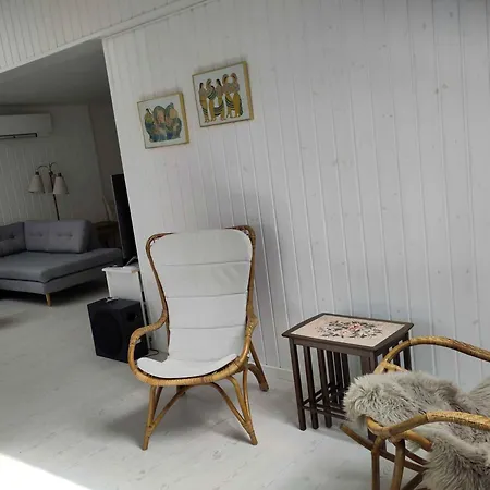Semesterbostad Charming Summer House Close To The *