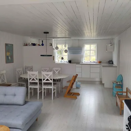 Charming Summer House Close To The Ferienhaus Bøtø By